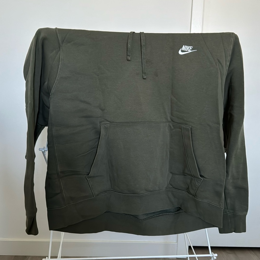 Men’s green Nike hoodie